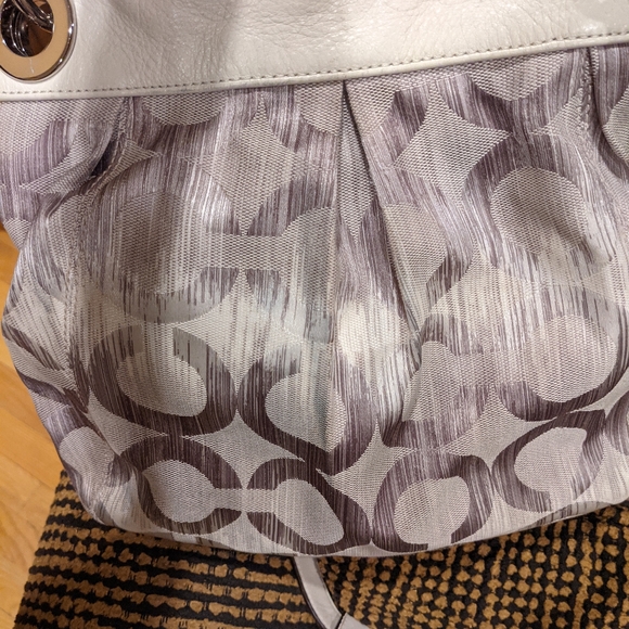 Coach fabric with leather trim - Picture 2 of 3